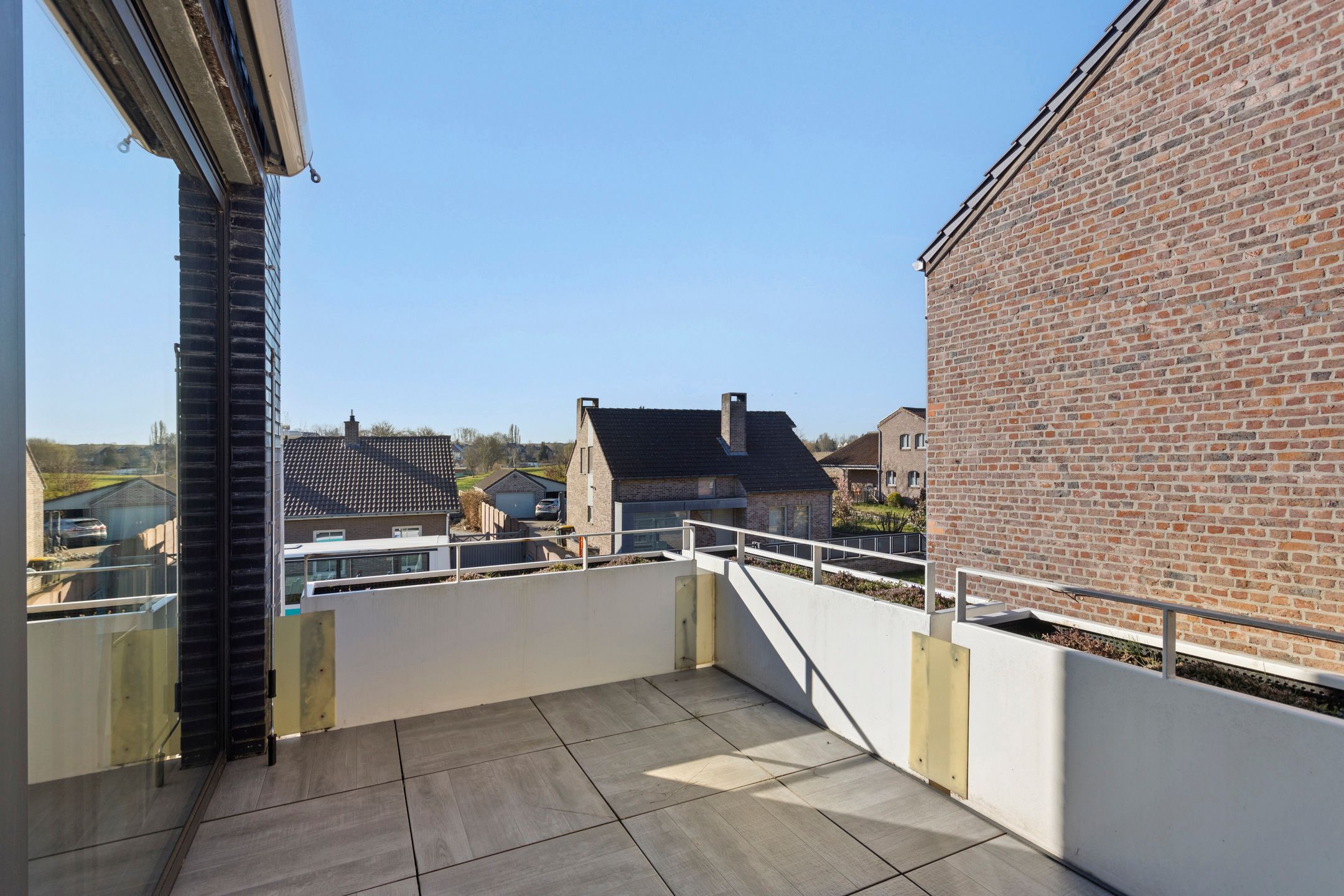 Recent appartement met 2 slpk & parking foto 4