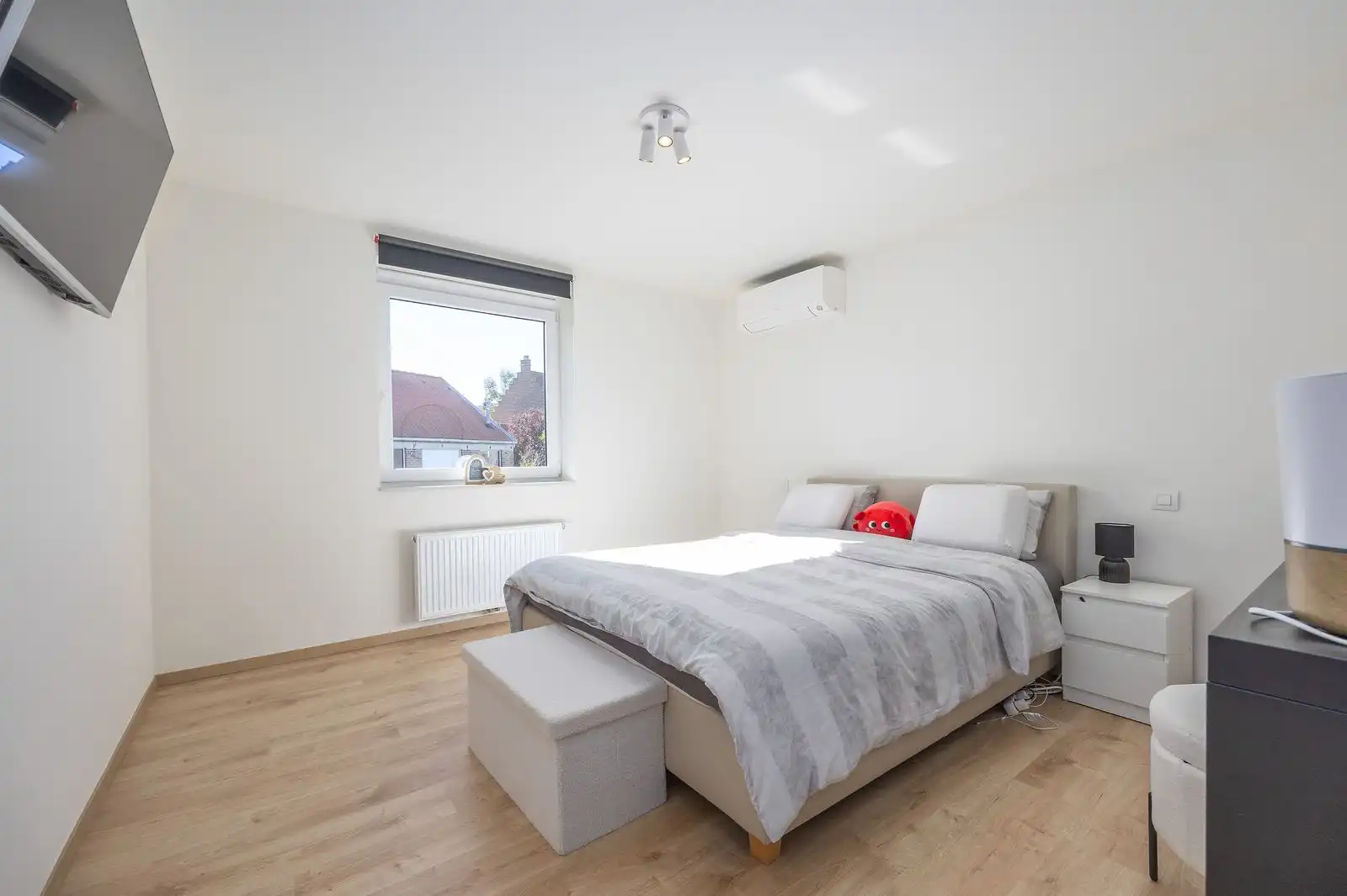 Jonge halfopen woning met 3 slpk, gezellige tuin én kwalitatieve afwerking foto 16