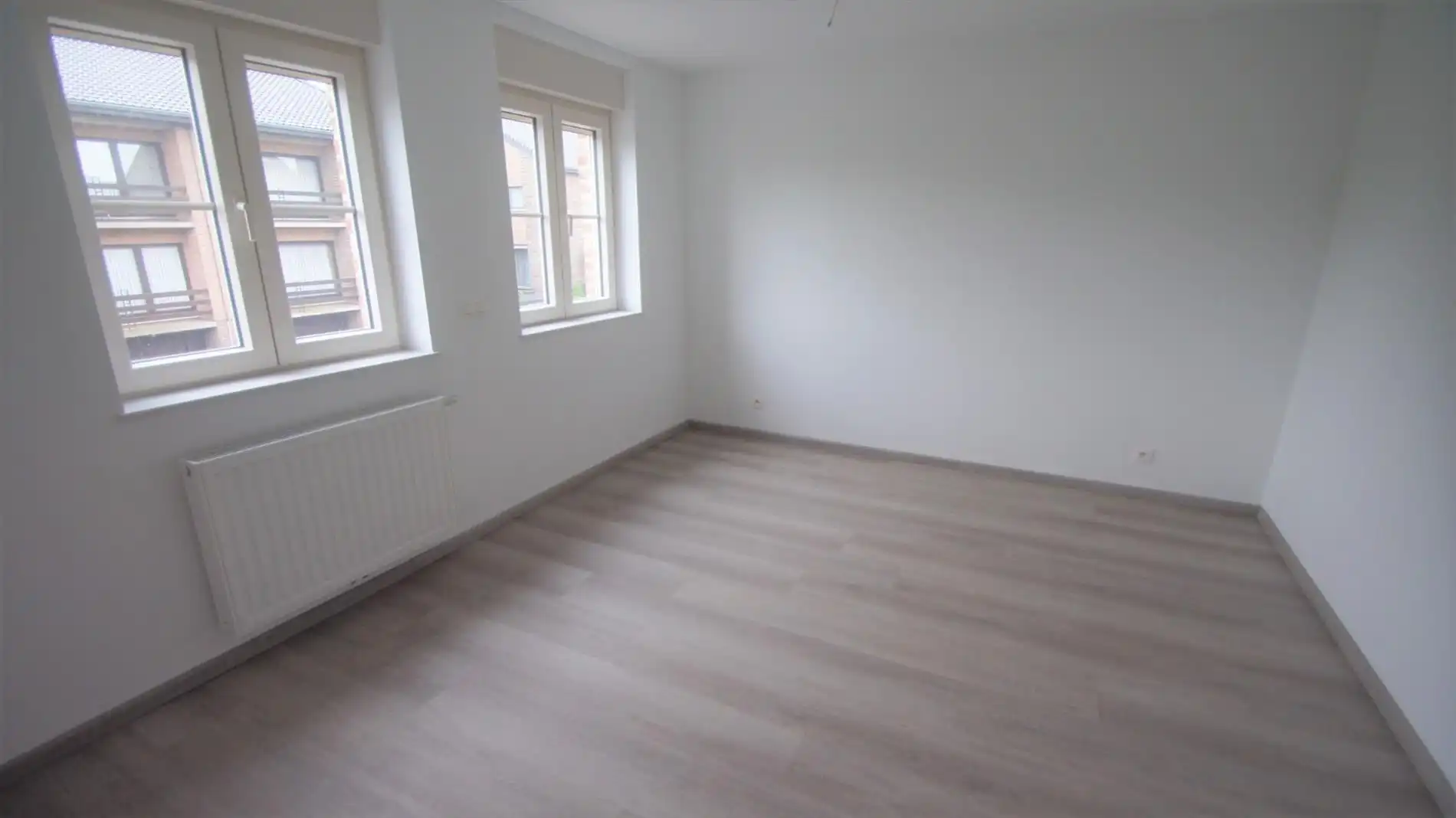 Zeer recente woning met 3 ruime slpks, tuin en terras foto 7