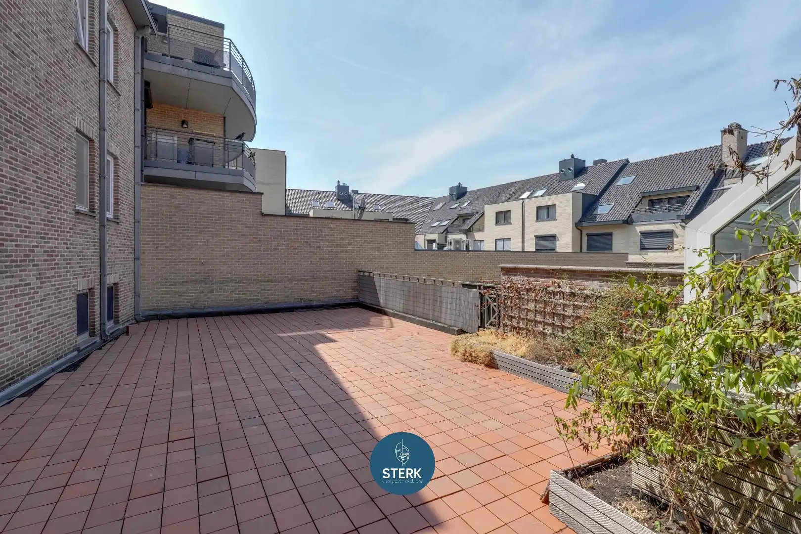 RUIM DUPLEX-APPARTEMENT MET 2 TERRASSEN IN HET CENTRUM VAN LANAKEN !  foto 16