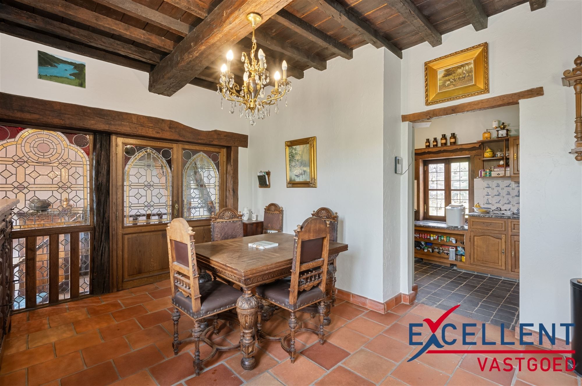 Karaktervolle villa met weides en stallen te koop foto 7