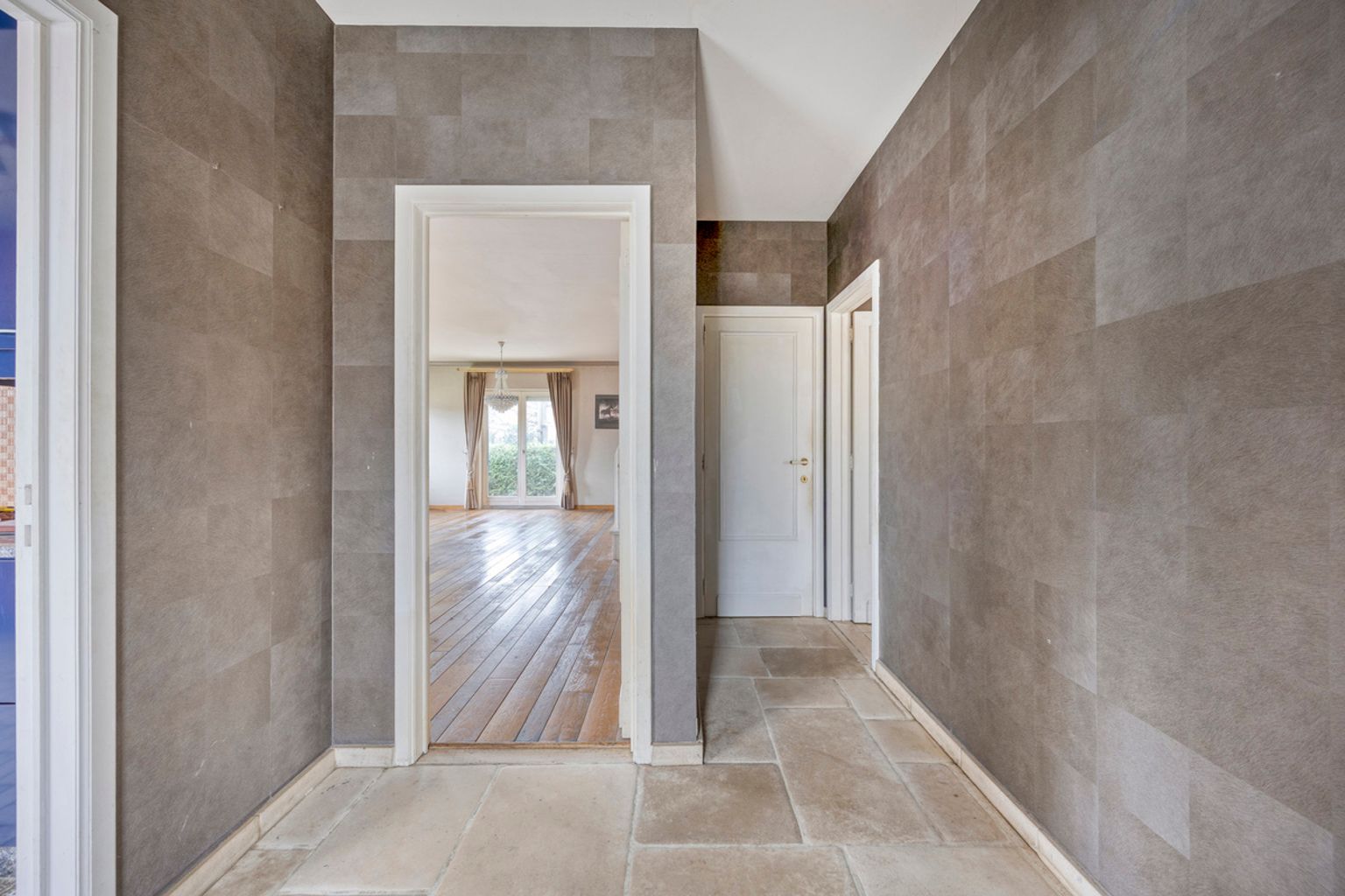 Bungalow van 176 m² met garage en tuin foto 4