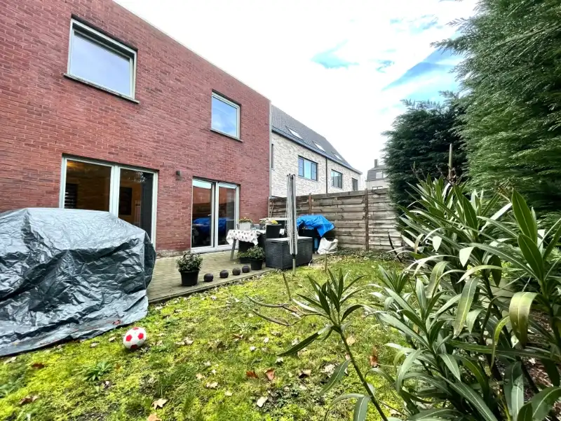 RECENTE WONING MET DRIE SLAAPKAMERS EN AUTOSTAANPLAATS TE WONDELGEM foto 11