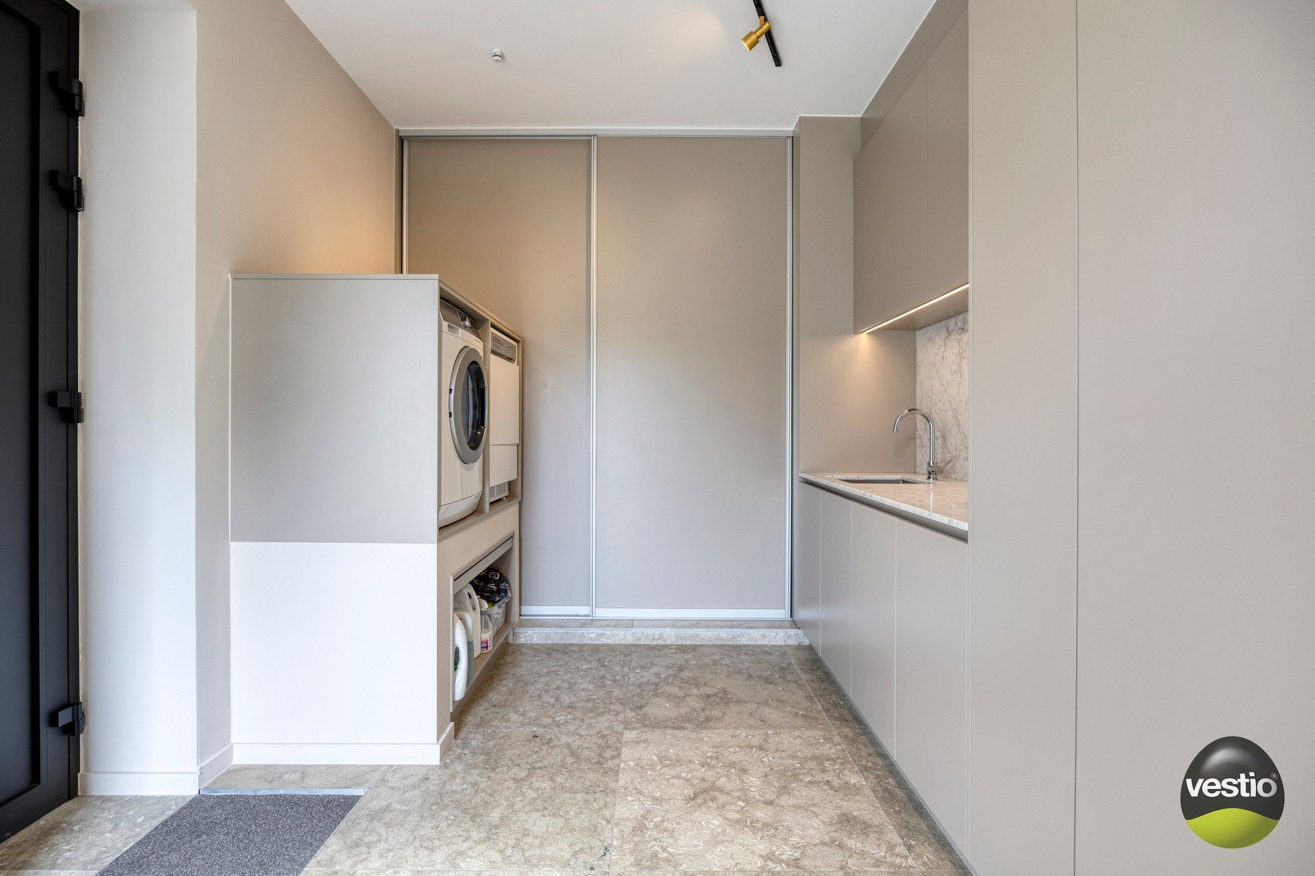 Moderne villa in de gegeerde Mombeekdreef – luxe, licht en rust op een toplocatie in Hasselt foto 13