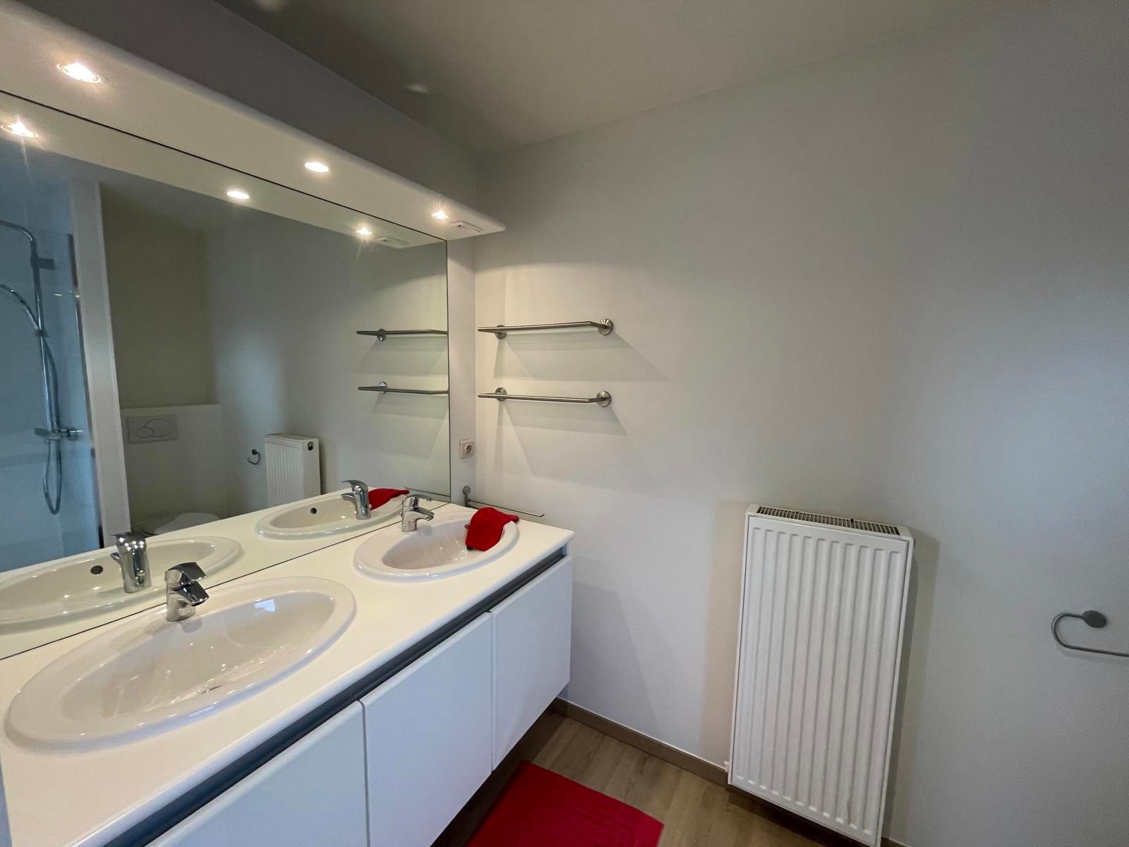 ERONDEGEM - Gerenoveerd duplexappartement met ruim terras. foto 9