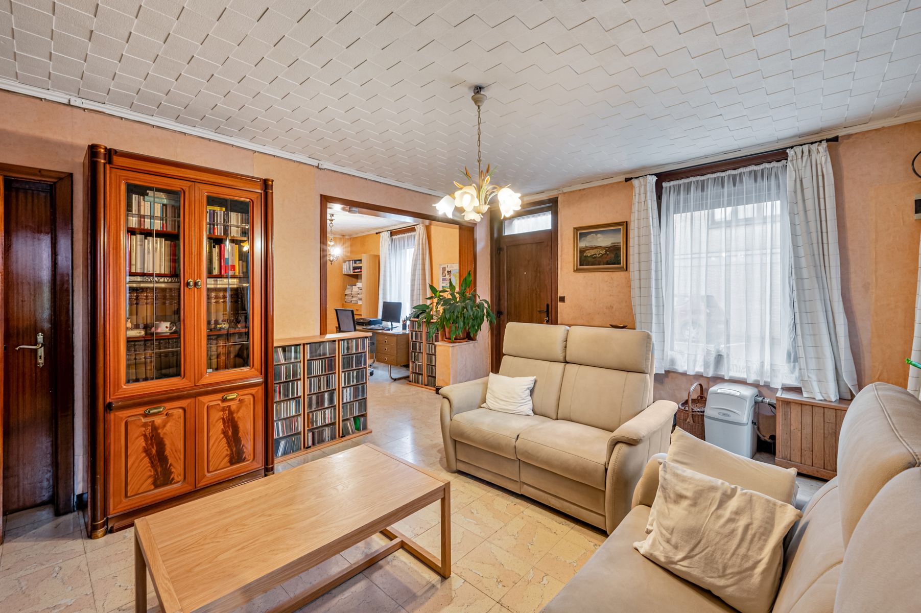 Ruime woning met bijgebouwen voor zelfstandige activiteit foto 9