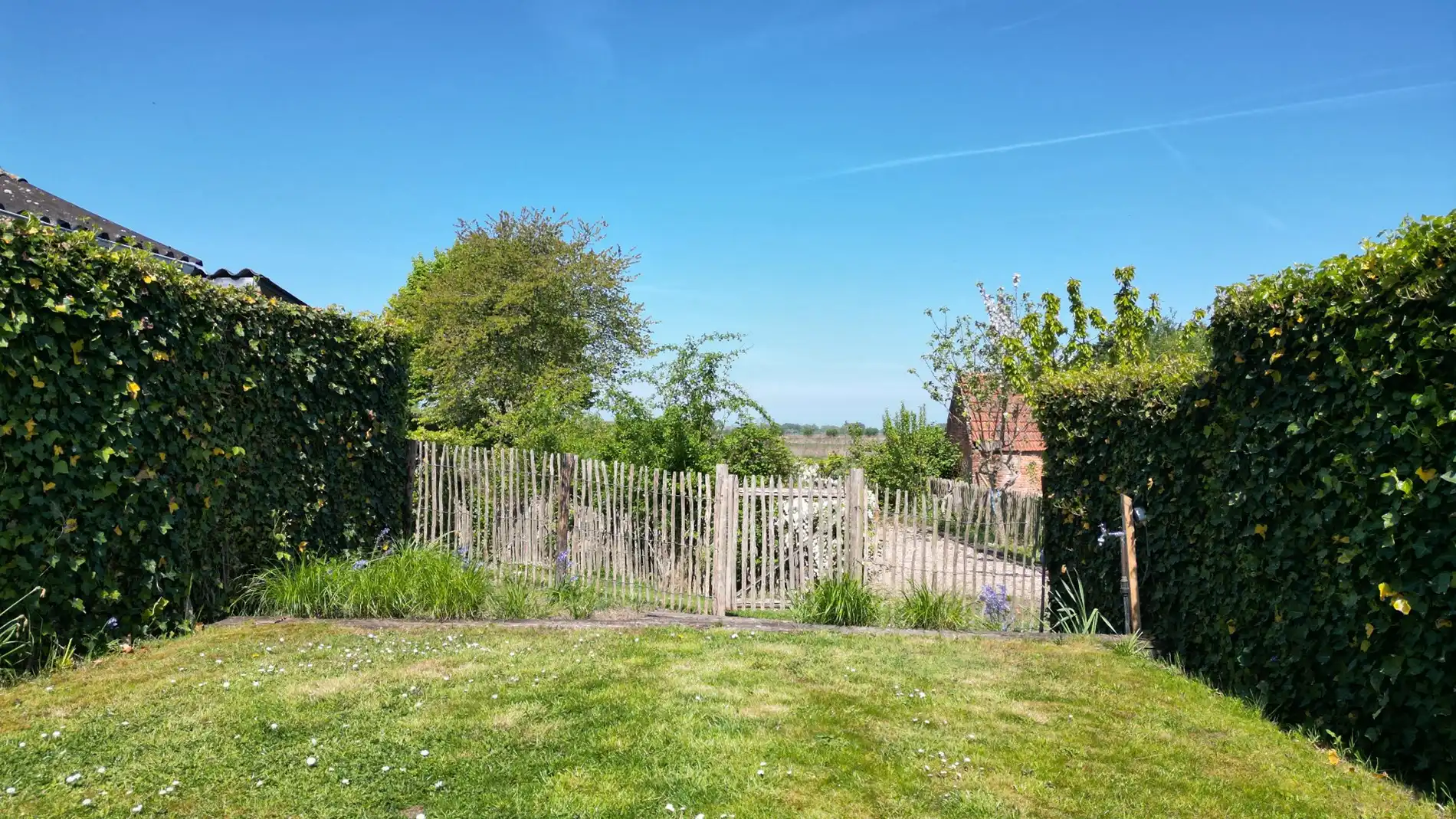 Sfeervolle en luxe tussenwoning in Zuidzande met vrij zicht over de velden foto 38