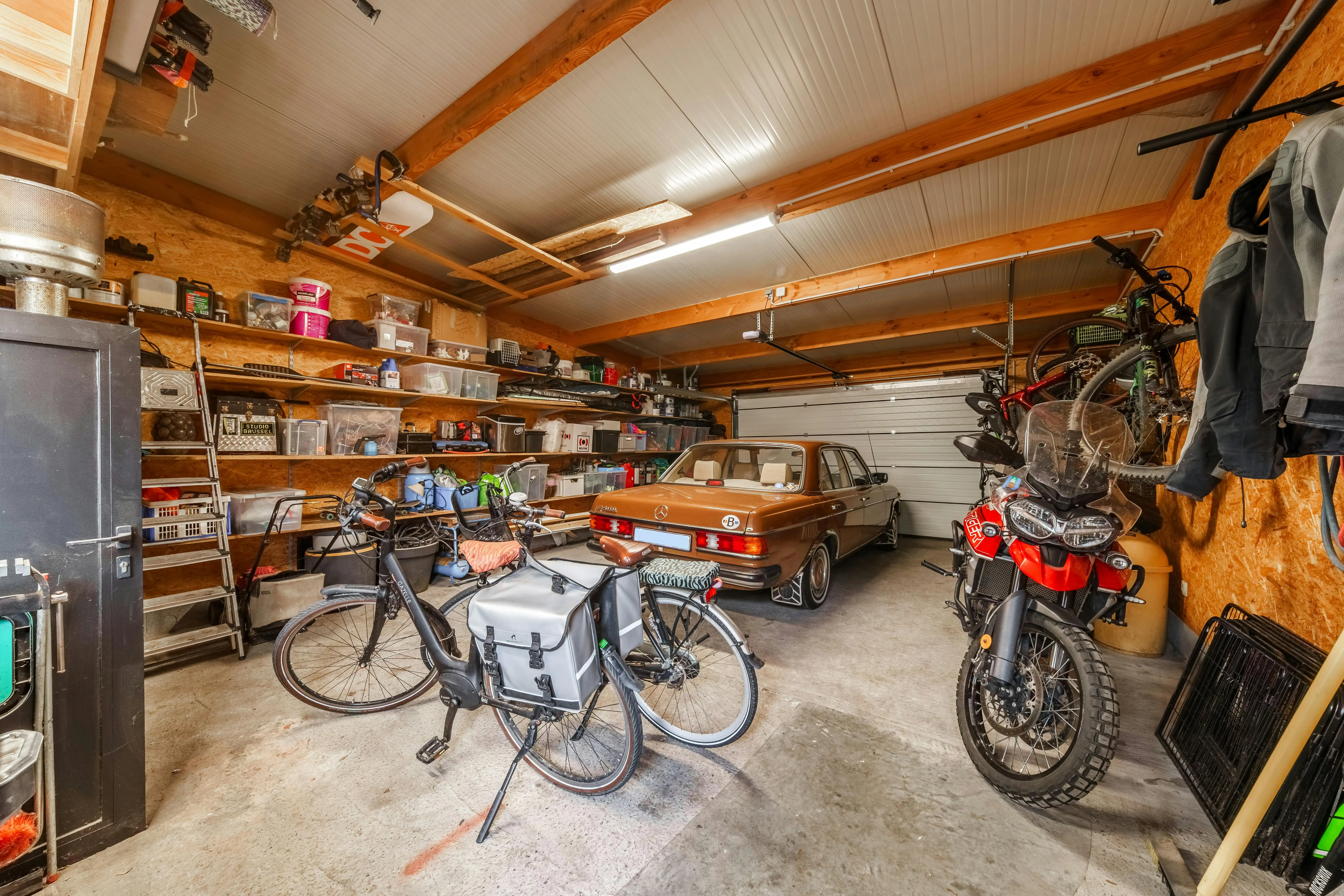 Instapklare herenwoning met ruim bijgebouw  foto 19