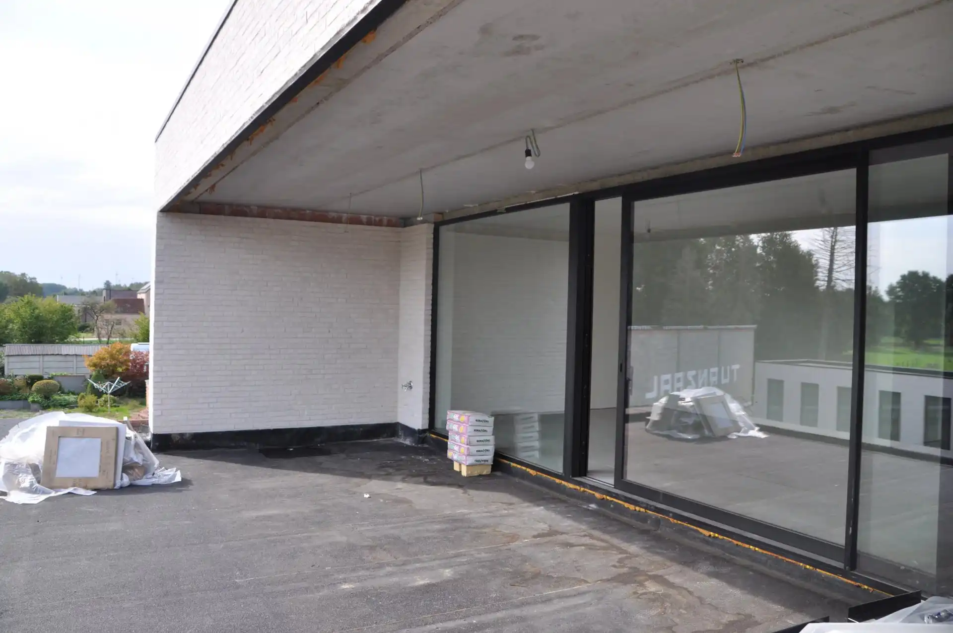 EXCLUSIEF PETNHOUSE VAN 112M² MET 2 SLPK’S EN RUIM TERRAS VAN 44M² IN LINKHOUT foto 2