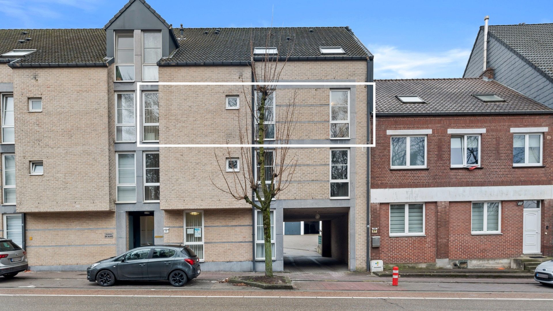 Appartement met twee slaapkamers, terras en parkeergarage foto {{pictureIndex}}