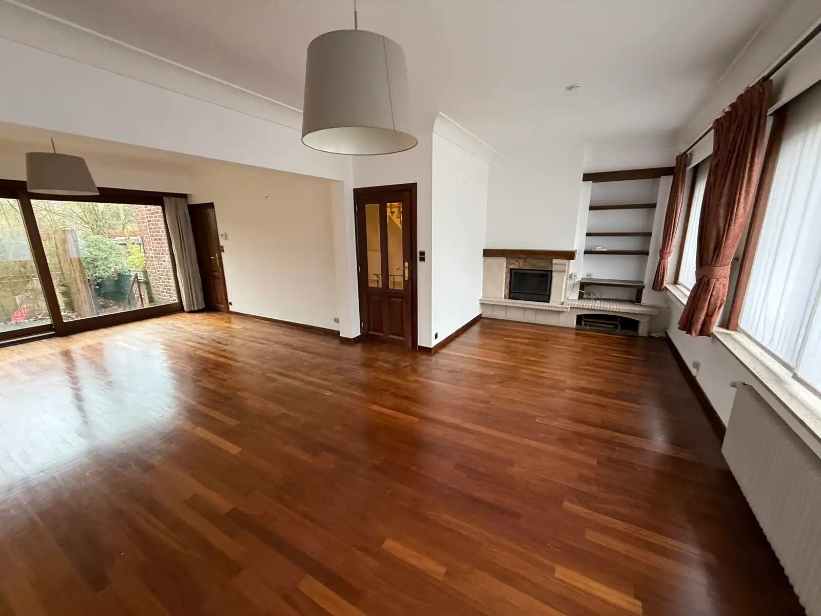 Ruime woning met 4 slaapkamers, garage en tuin in Dilbeek foto 2