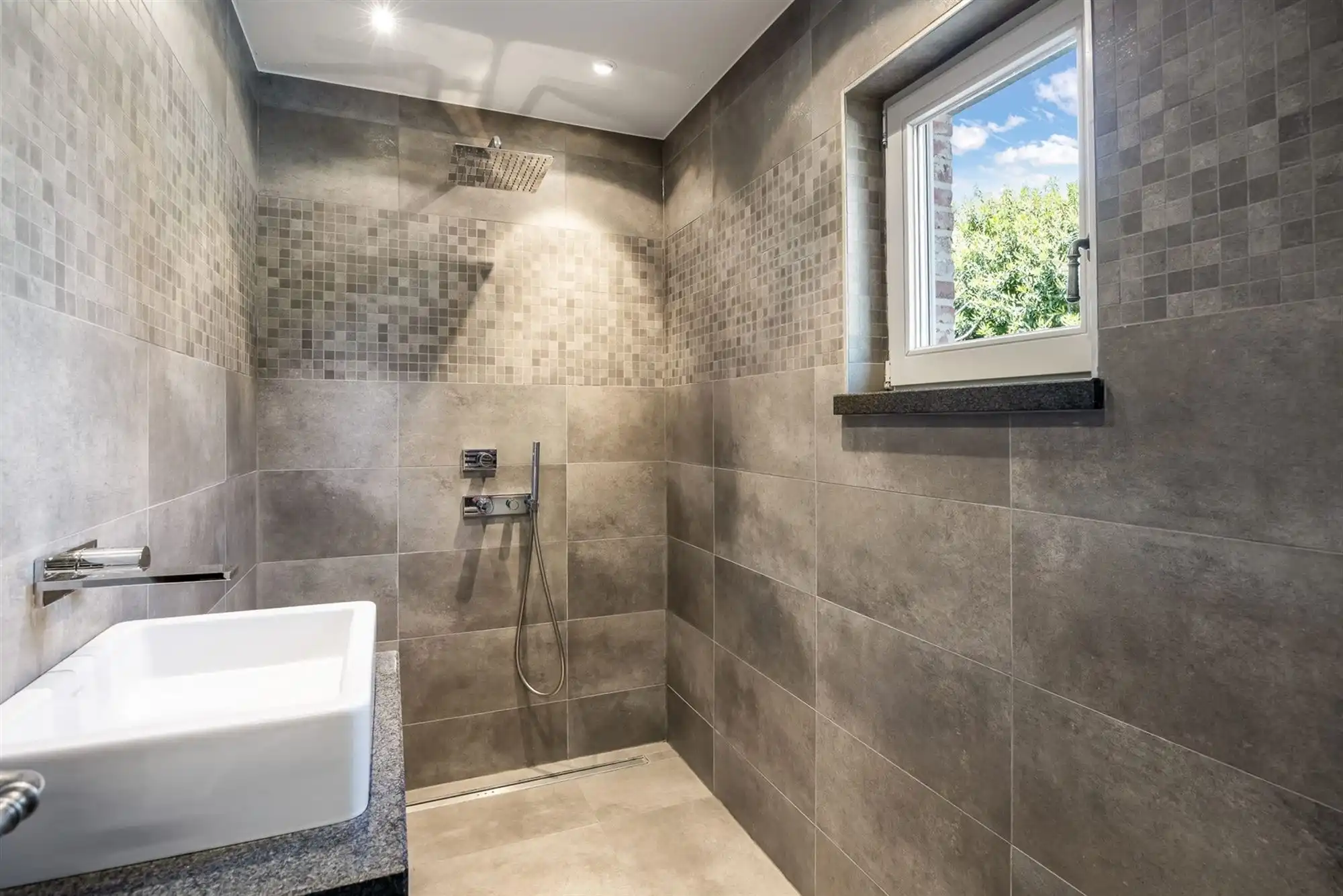 UNIEK EIGENDOM TE PAAL OP PERCEEL VAN MAAR LIEFST 1,2 HECTARE foto 38