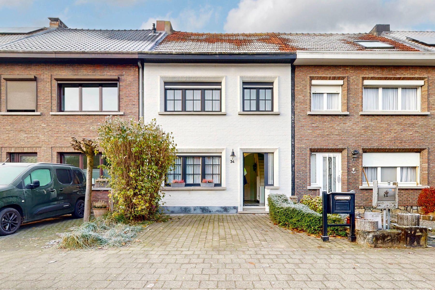 Ruime woning met mogelijkheid tot aankoop garagebox(en) foto {{pictureIndex}}