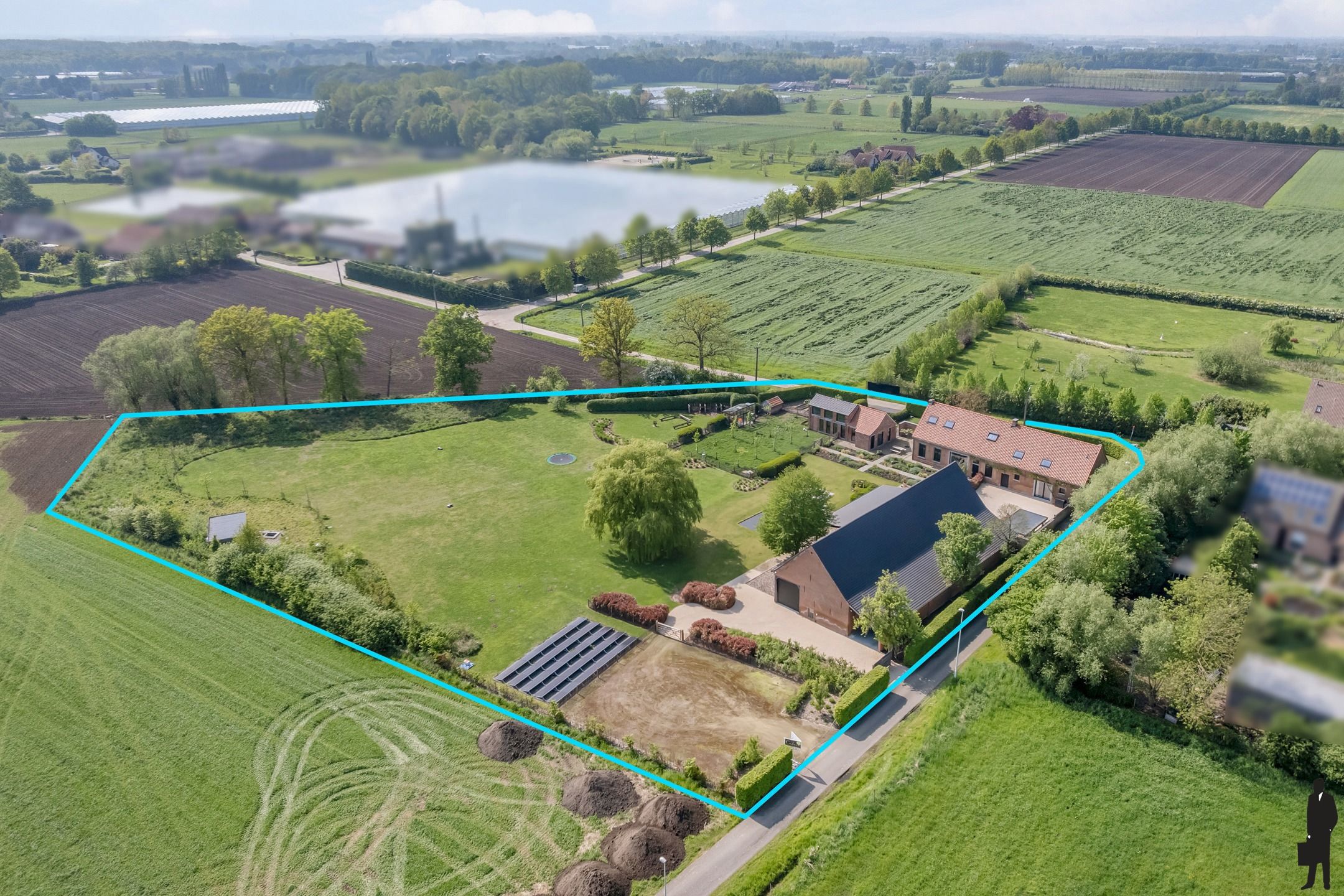 Unieke hoeve met schuur en bijgebouw op een perceel van 1ha foto 2