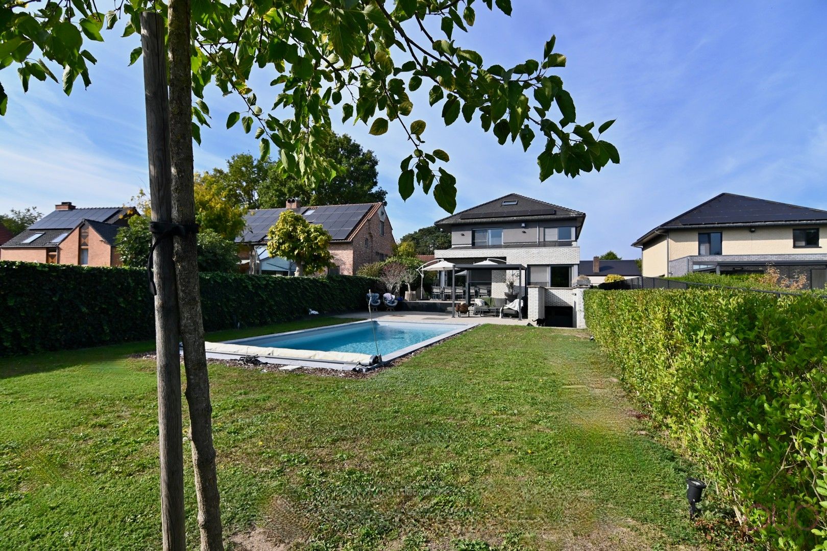 Knappe instapklare villawoning met vijf slaapkamers, verwarmd zwembad op 21a59ca foto 39