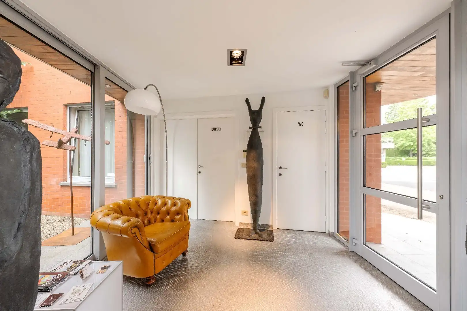 BEDRIJFS-/INVESTERINGS VASTGOED | LOODS | SHOWROOM | BURELEN & APPARTEMENT  foto 10