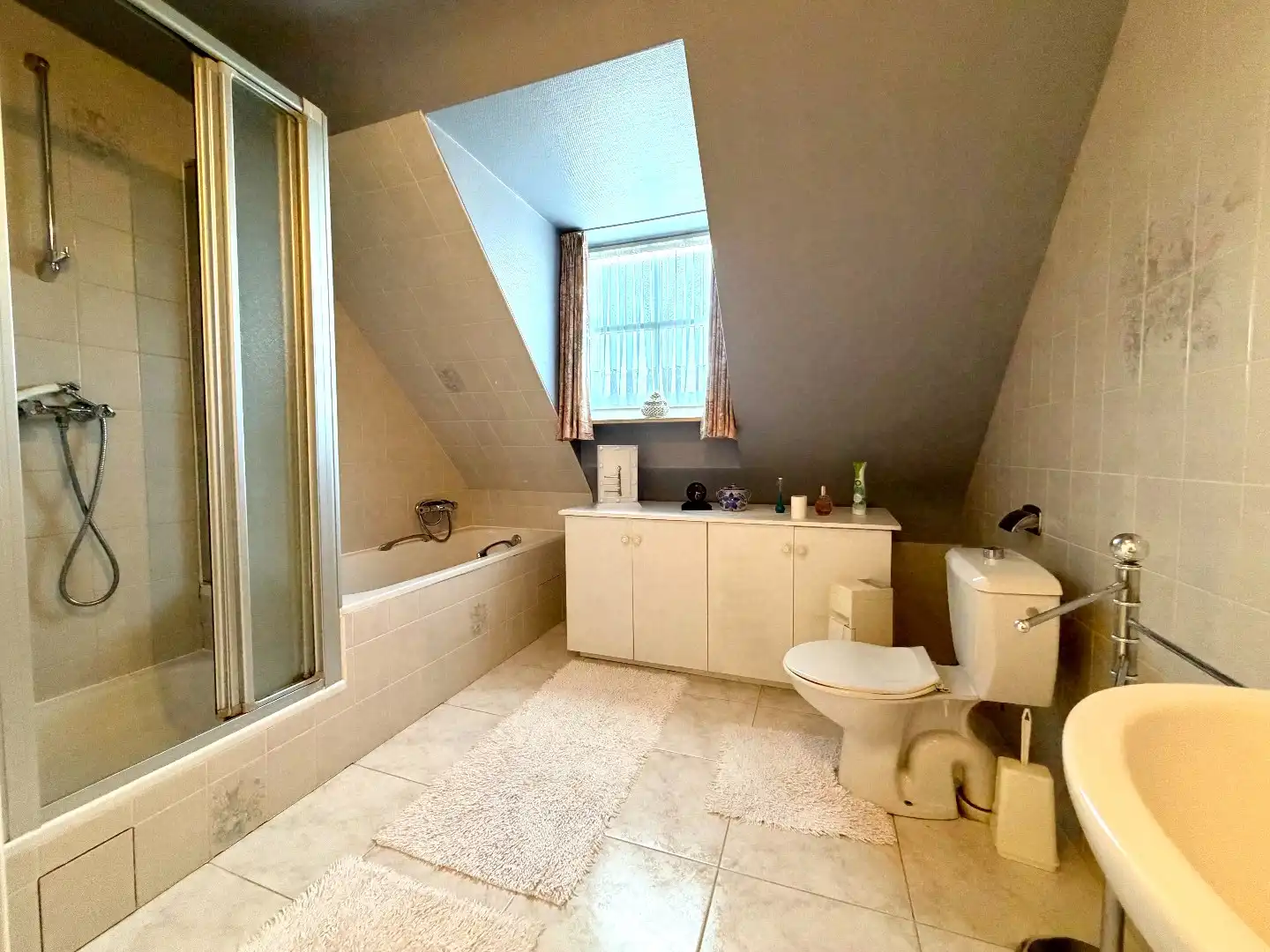 Te koop – Instapklare halfopen bebouwing in Harelbeke foto 12