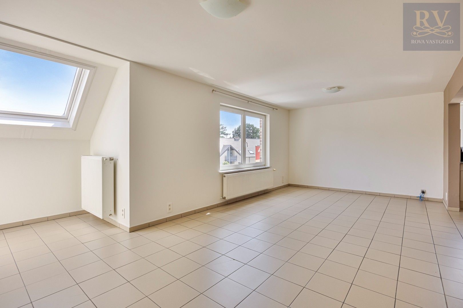 VERRASSEND RUIM APPARTEMENT VAN 95 M² MET TWEE SLPK'S EN TERRAS OP CENTRALE LOCATIE IN AS foto 6