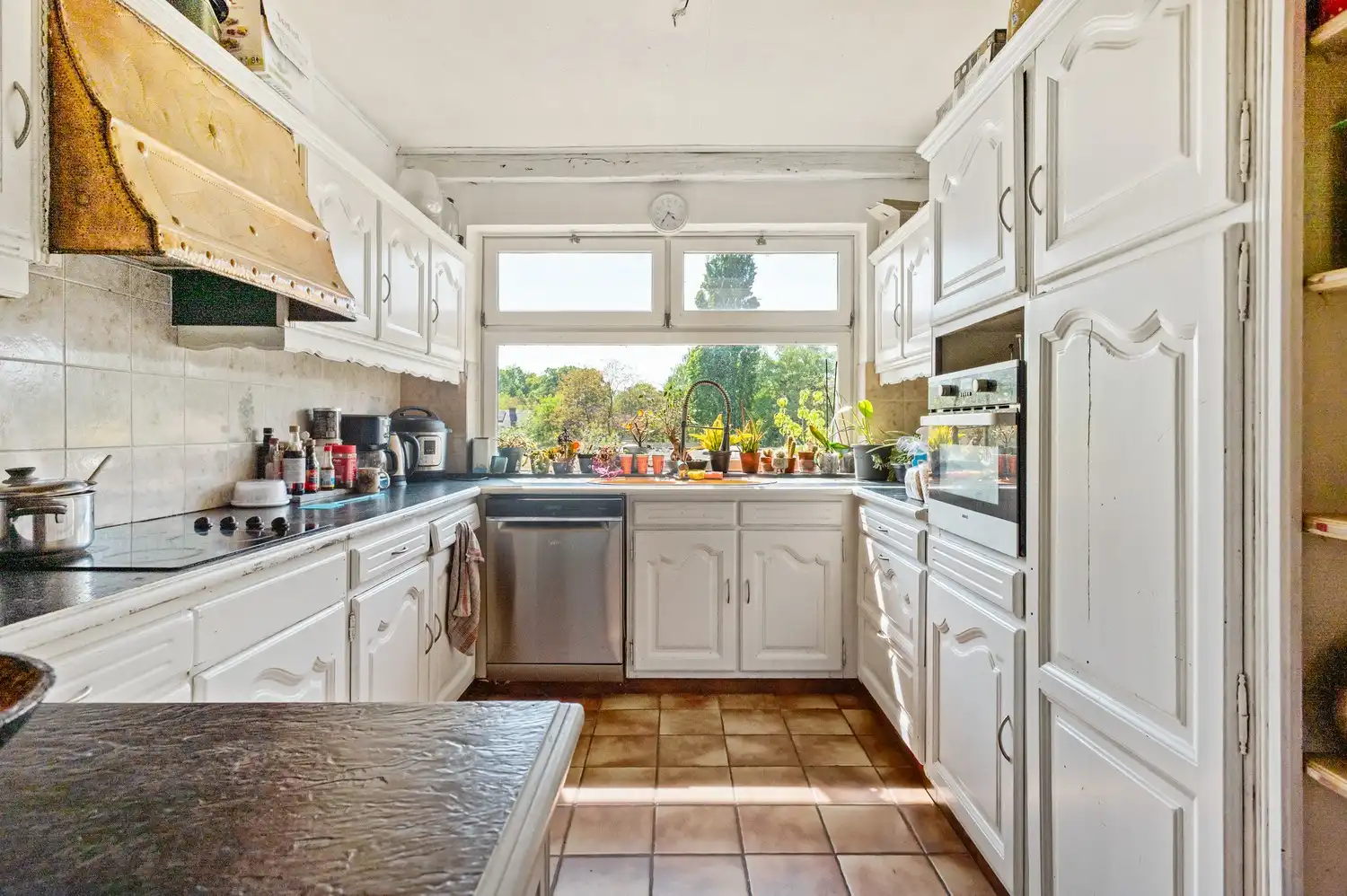 Ruim te renoveren duplex-appartement met 4 slaapkamers in Schoten! foto 9