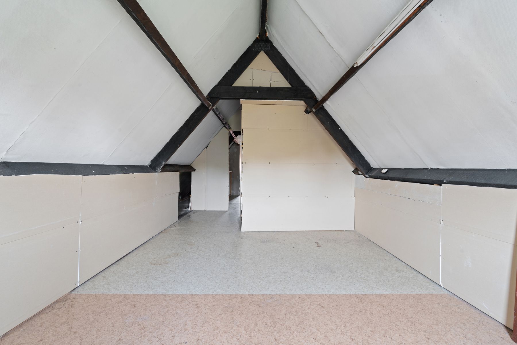 Ruime vrijstaande woning foto 16