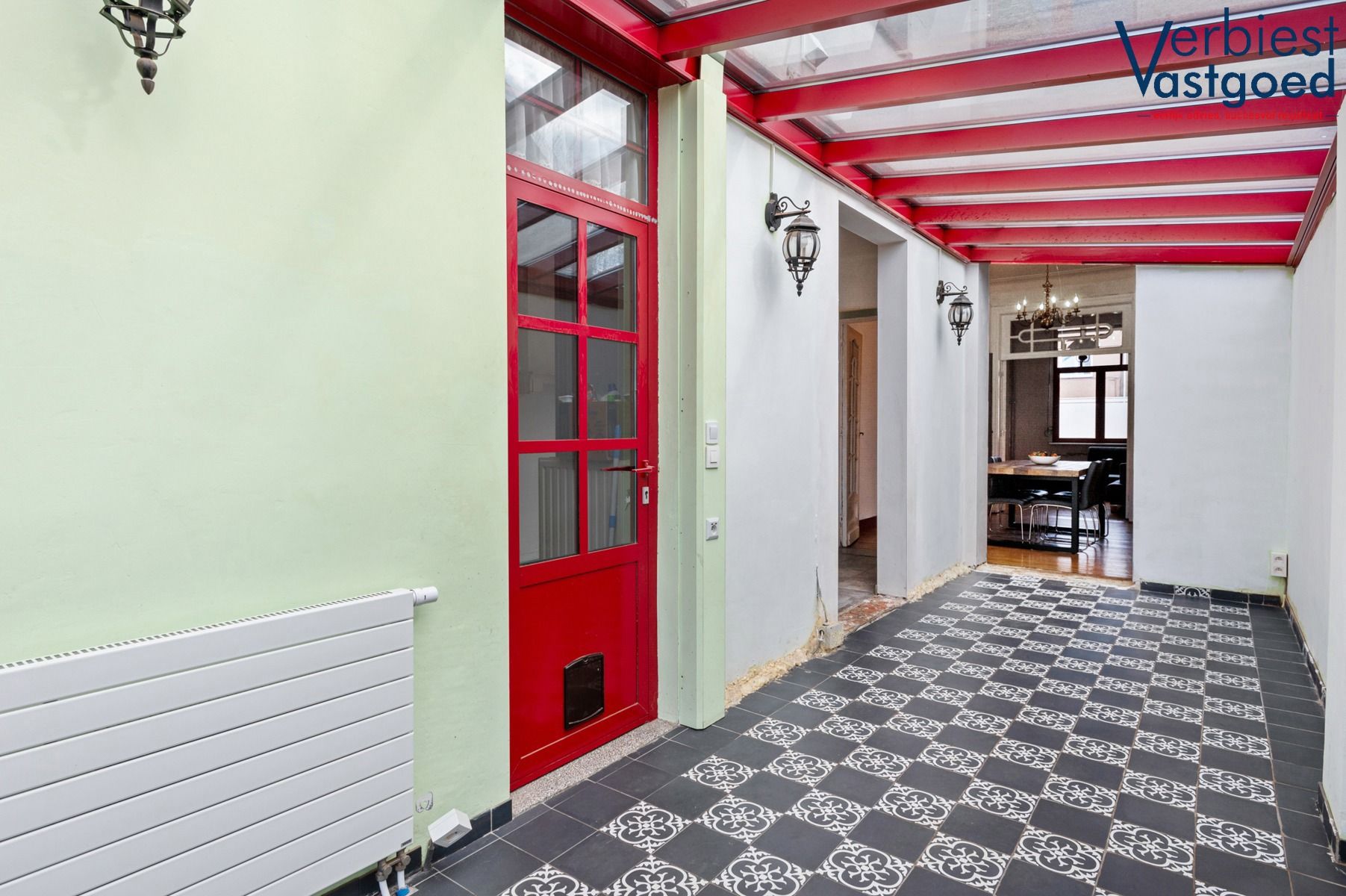 Charmante en Instapklare Woning met Unieke Tuin in Ekeren. foto 13