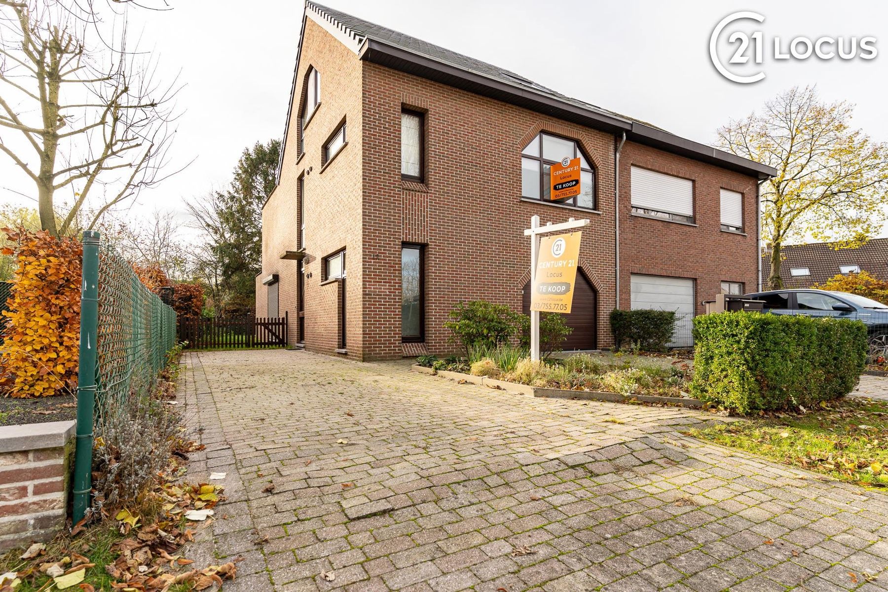 Ruime woning in rustige buurt te Zwijndrecht - 5 slaapkamers foto {{pictureIndex}}