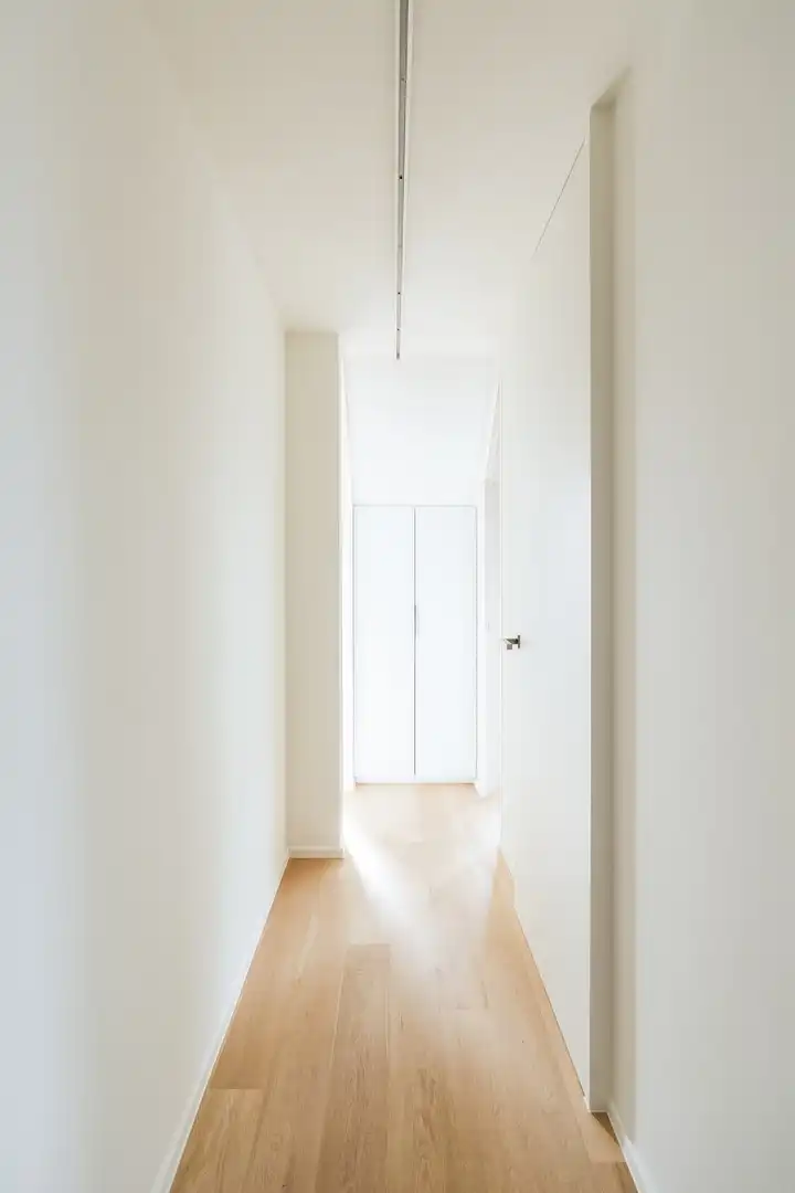 Sublieme zonnige penthouse met ruime terrassen en zijdelings zeezicht. foto 30