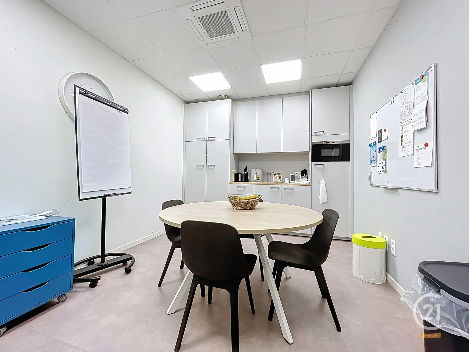 Commercieel gelegen handelsgelijkvloers met 3 privé-parkings foto 14