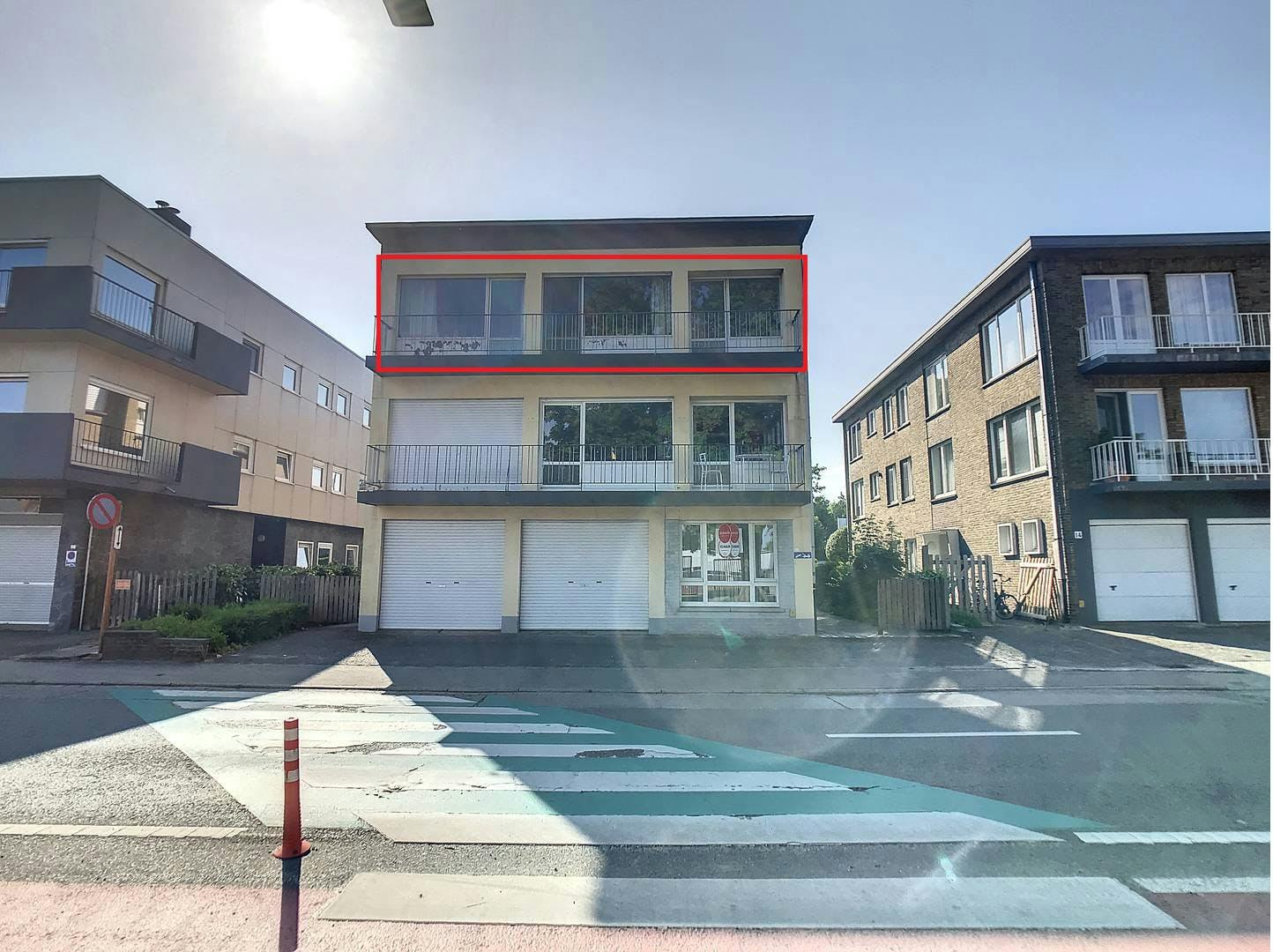 Lichtrijk appartement te koop met 2 slaapkamers en garagebox te Sint-Michiels foto 5
