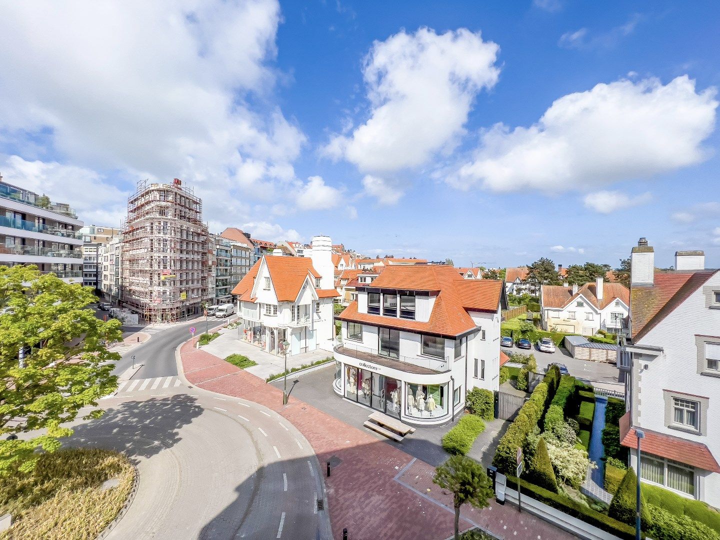 Hoekapp. op het Driehoeksplein met aangenaam zicht op de villa's, de Zee en de Kustlaan.  foto 9