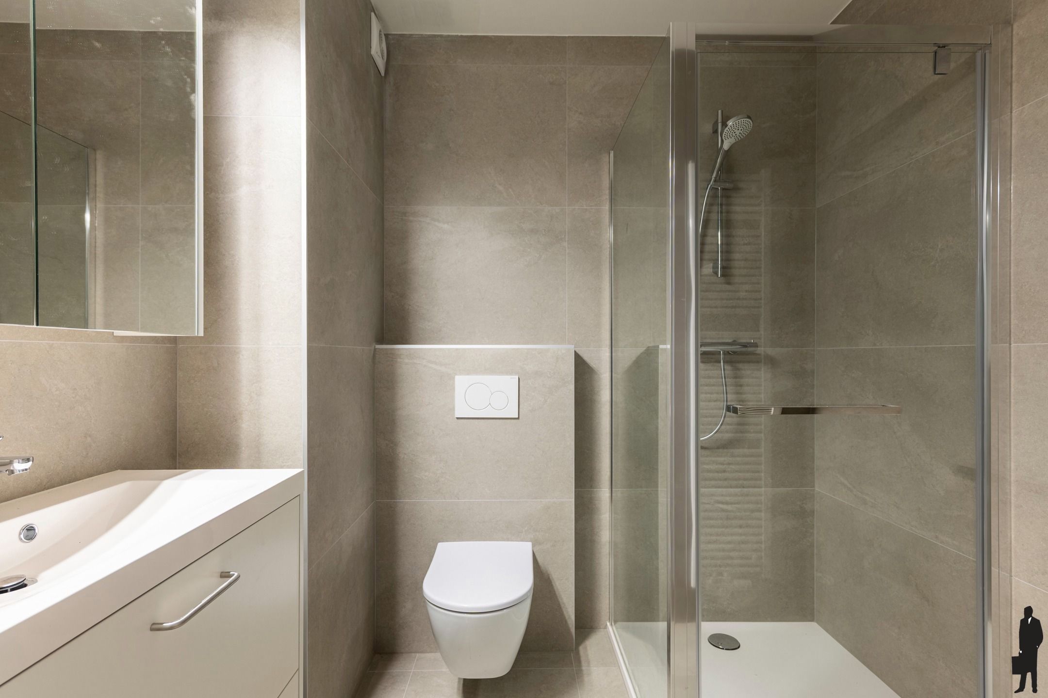 Ruim instapklaar appartement met 2 slaapkamers en terras foto 9