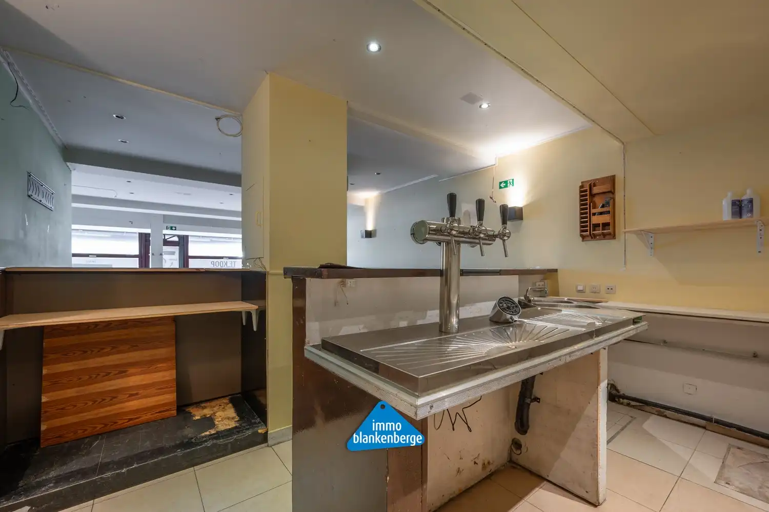 Handelspand op topligging bij de jachthaven – ideaal voor horeca foto 8