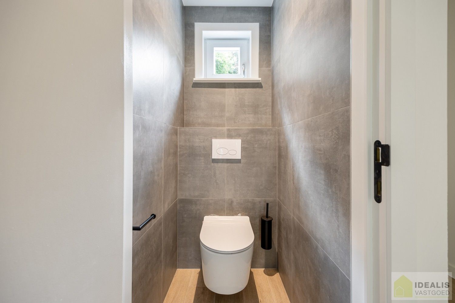 PRACHTIG GELEGEN EN INSTAPKLARE VILLA IN NIEUWBOUWSTAAT! foto 22