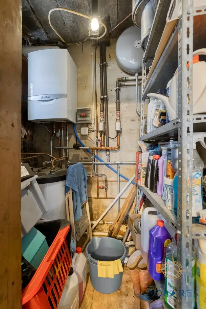 Goed gelegen taverne met woonst en grote parking foto 16