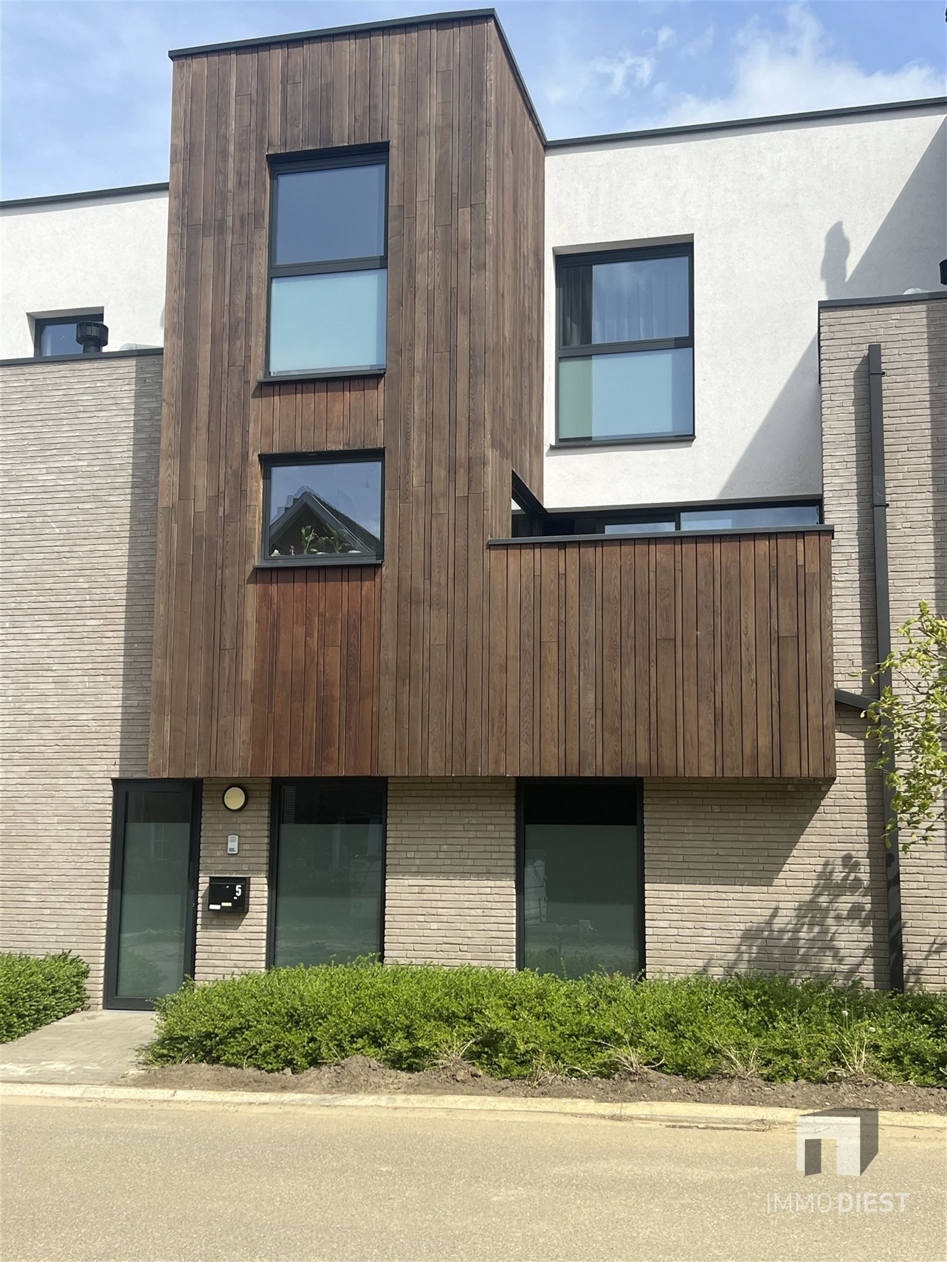 Modern gelijkvloers appartement foto 16