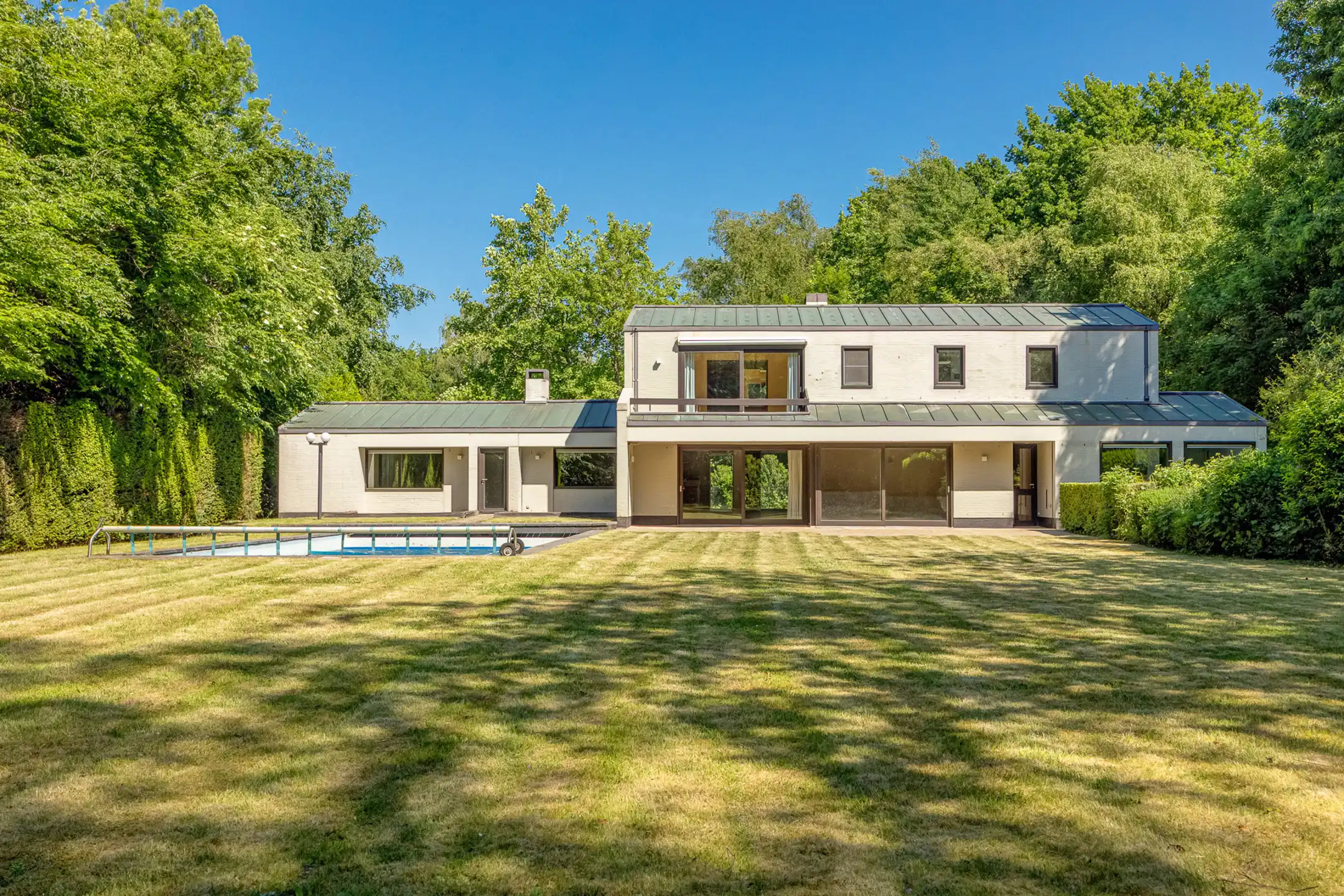 Hoofdfoto van de publicatie: SCHILDE – Villa met zwembad 