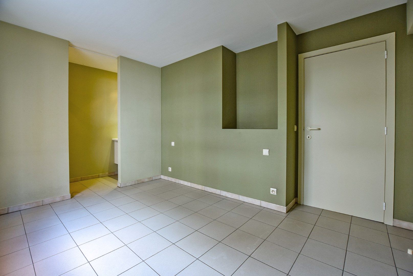 Goed gelegen 2-slaapkamerappartement te Oostduinkerke-Bad vlakbij de winkelstraat en het strand.  foto 10