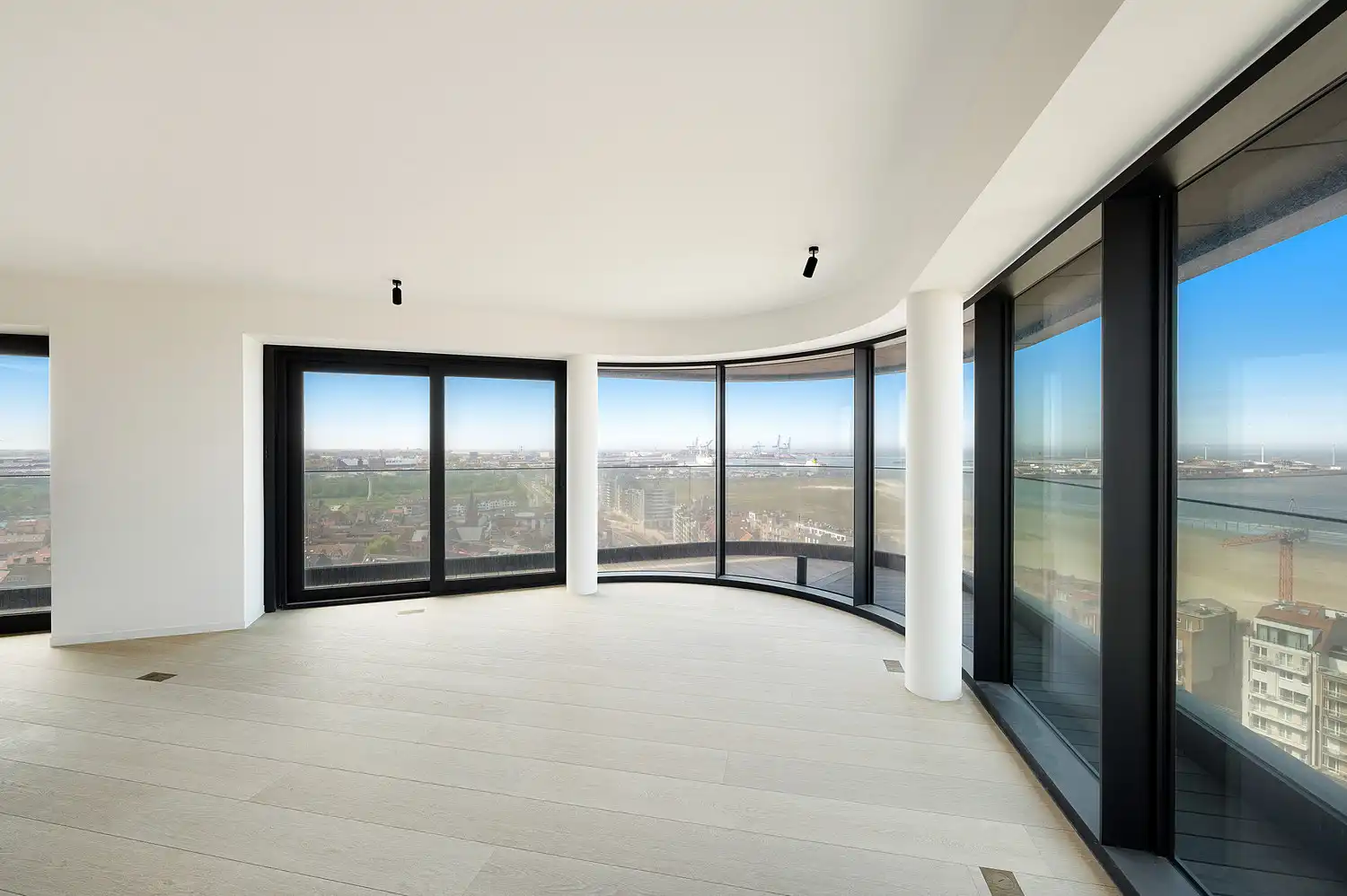 Fenomenaal appartement met panoramisch zicht op de 18de verdieping van Res.Heldentoren foto 3