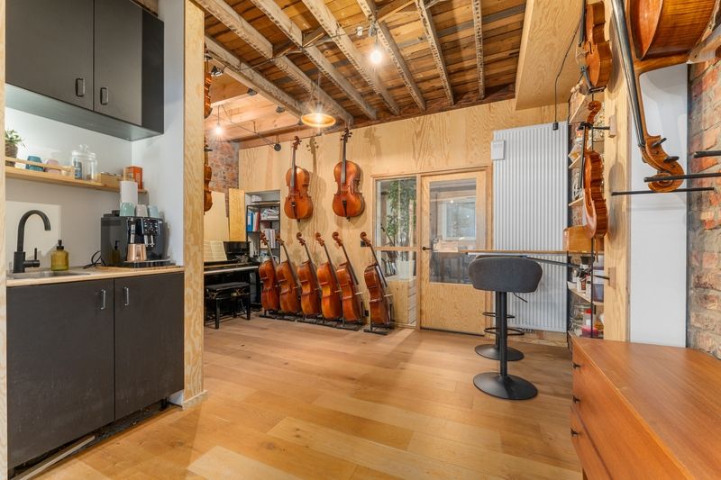 Roeselare, unieke rijwoning met karakter op 500 meter van centrum foto 3