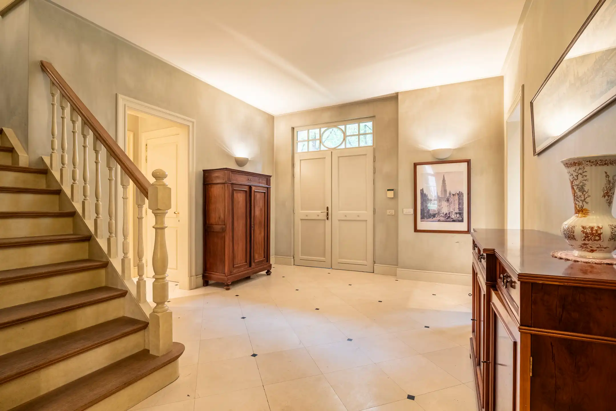 Ruime "manoir villa" gelegen in het gegeerde Hertebos te 's Gravenwezel. foto 18