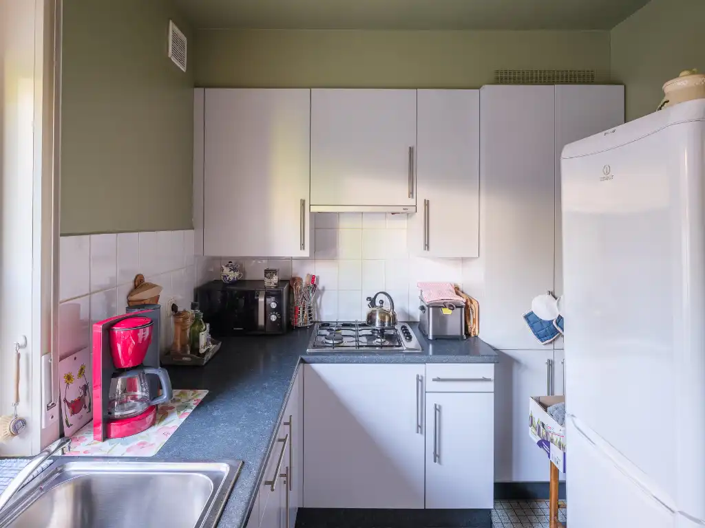 Stijlvol tweeslaapkamerappartement met mid-century karakter nabij Gent-Sint-Pieters foto 7