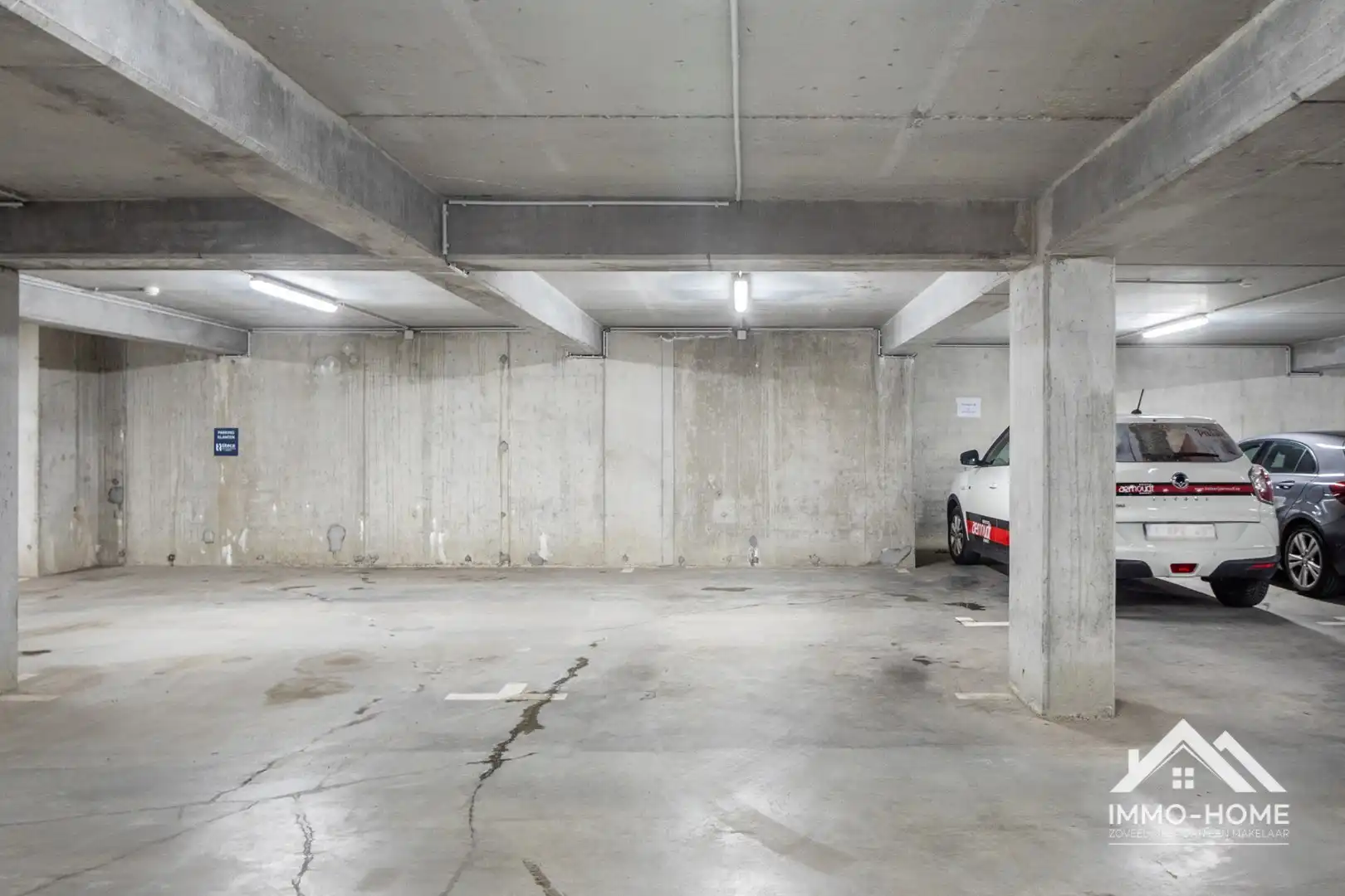 Instapklaar modern appartement met autostaanplaats foto 20