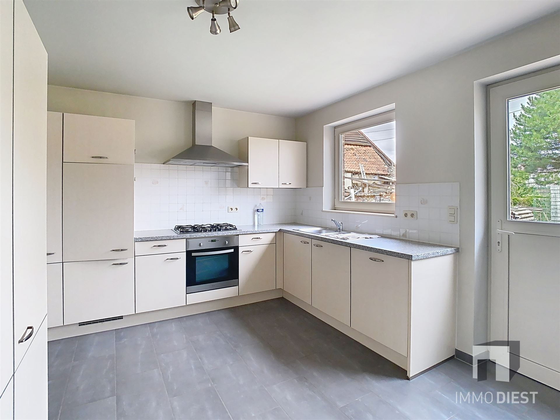 met 3 slaapkamers en tuintje foto 6