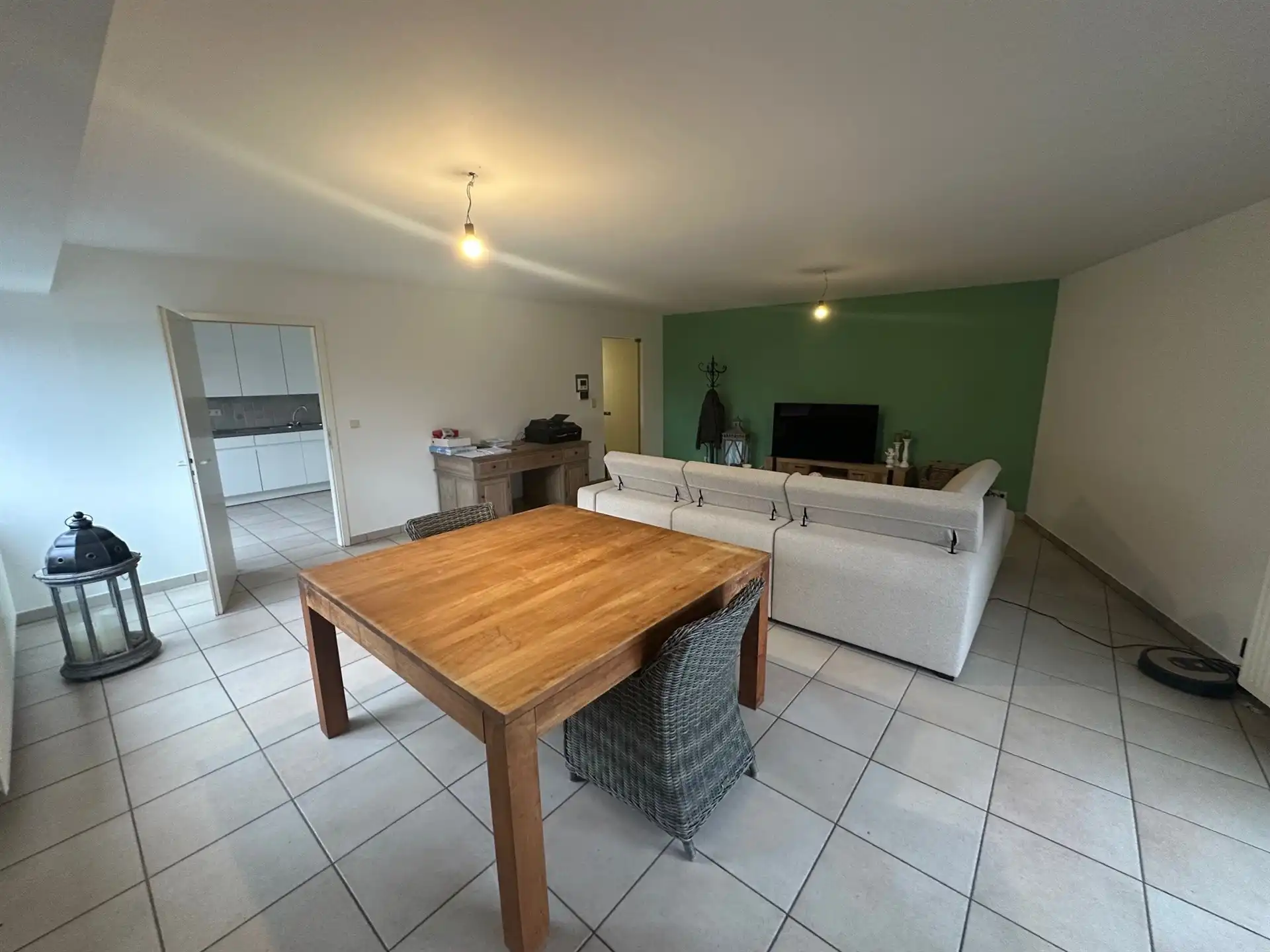 Strategisch gelegen en zeer ruim appartement met 2 slaapkamers foto 3