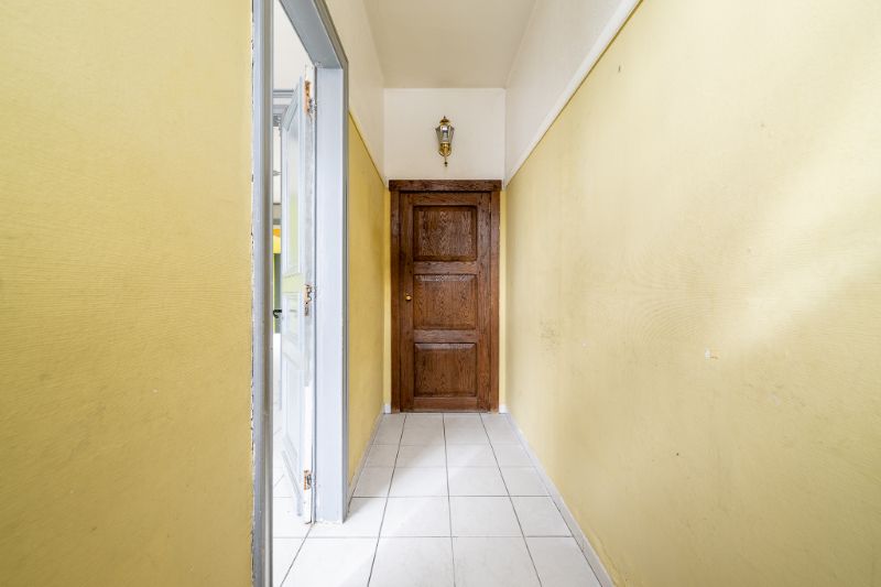 Ruime en veelzijdige rijwoning met garage achteraan en aparte ingang foto 2