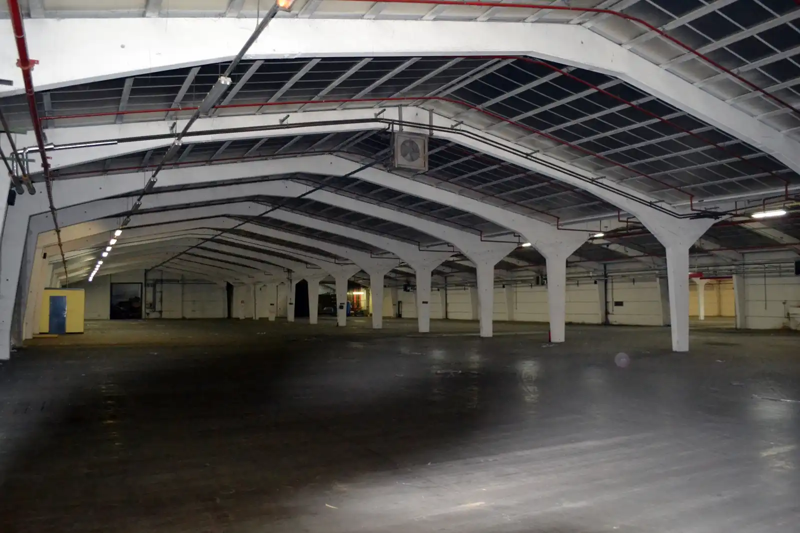 Magazijn/opslagruimte te huur met een oppervlakte van 3500m2! foto 3