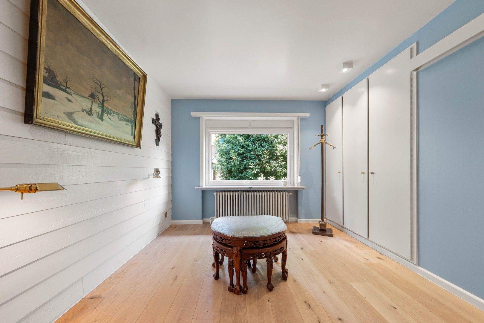 Instapklare bungalowvilla met zwembad en tijdloze architectuur. foto 15