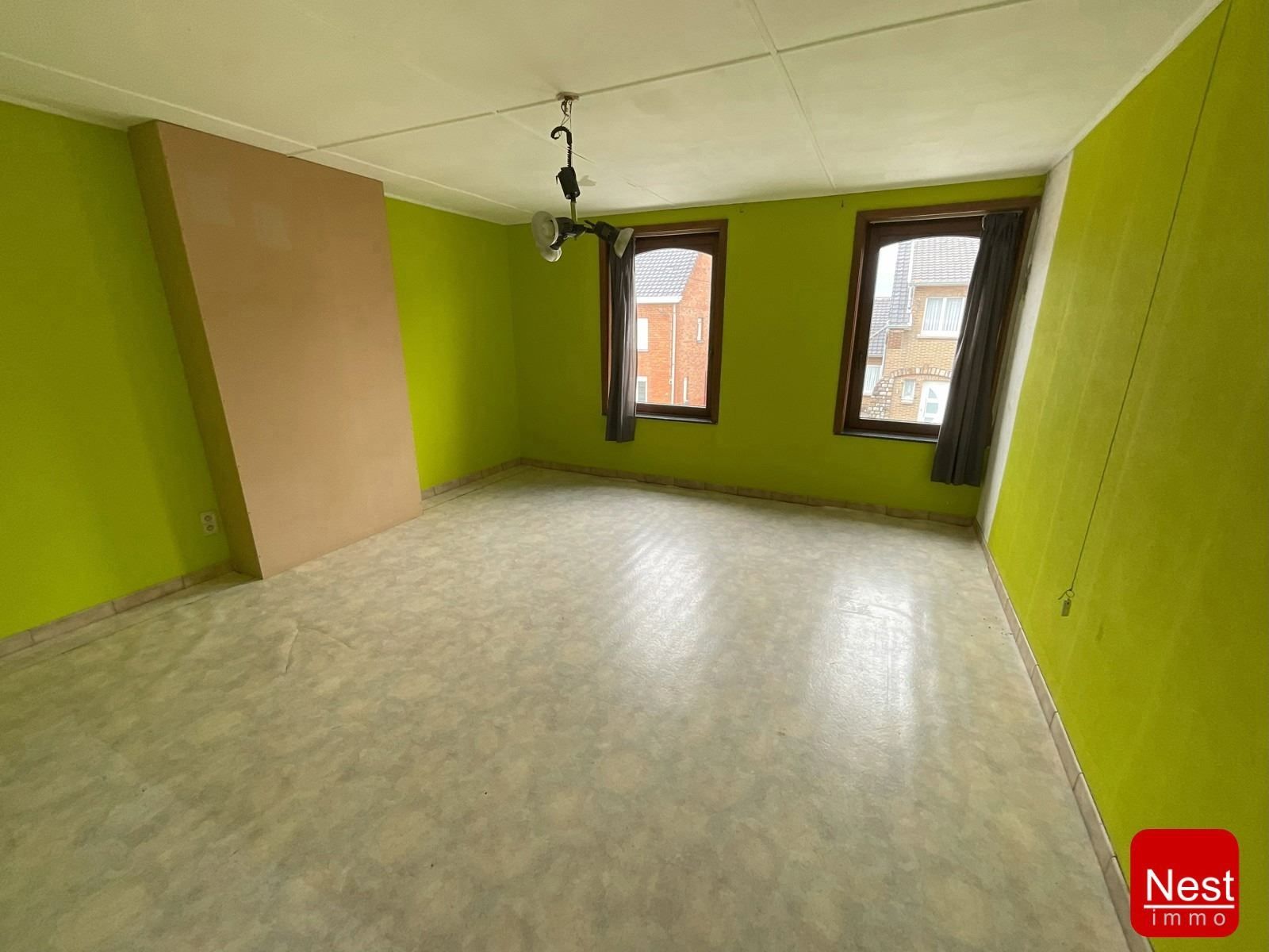 Te renoveren woning met groot potentieel foto 8