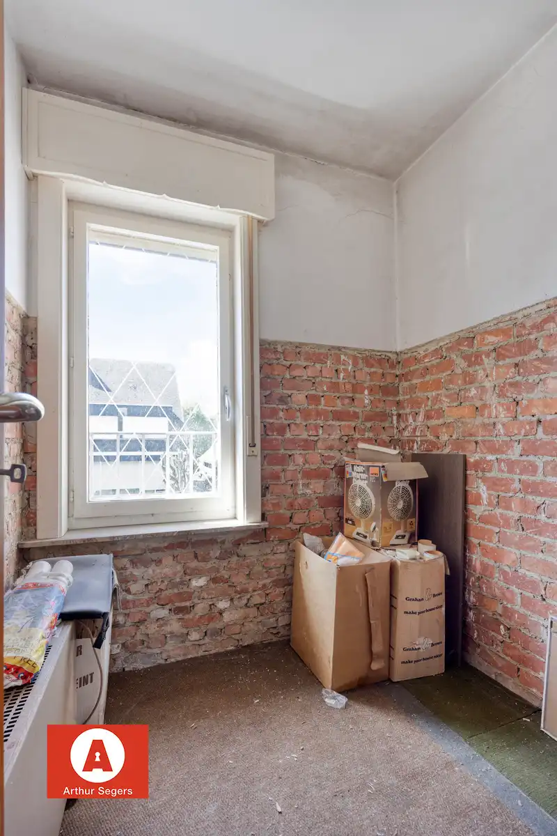 Solide te renoveren burgerwoning mét doorgang in Opstal foto 16