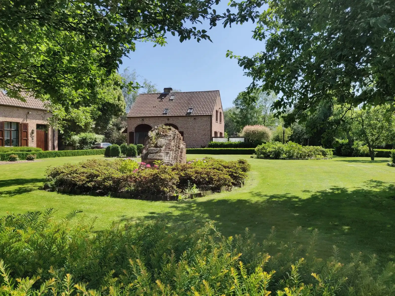 Edegem: Uitzonderlijke charmante villa op privaat domein  foto {{pictureIndex}}